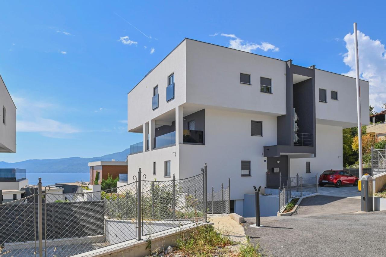 Sea View Deluxe Apartment Rijeka Exterior photo
